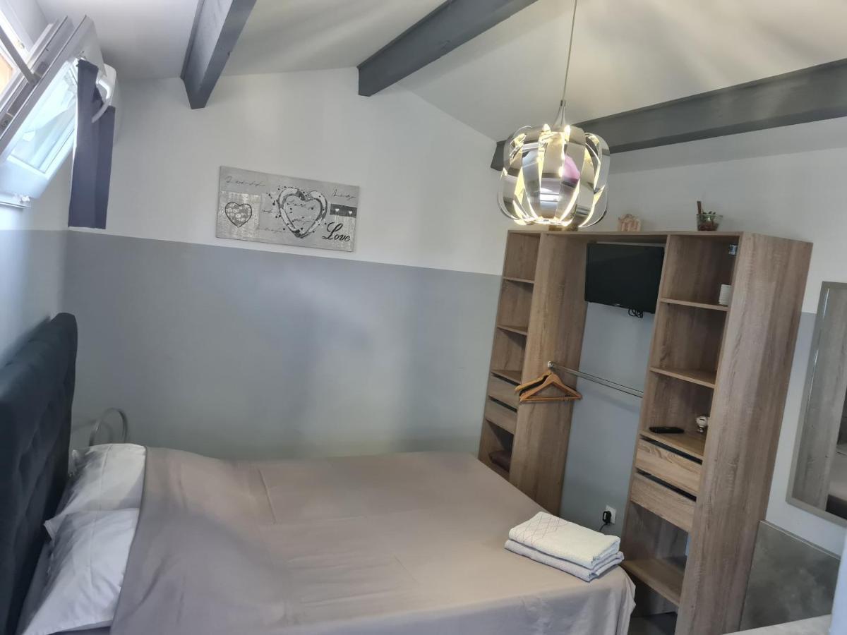 Chambre Cosy Avec Terrasse Apartment Arles Exterior photo